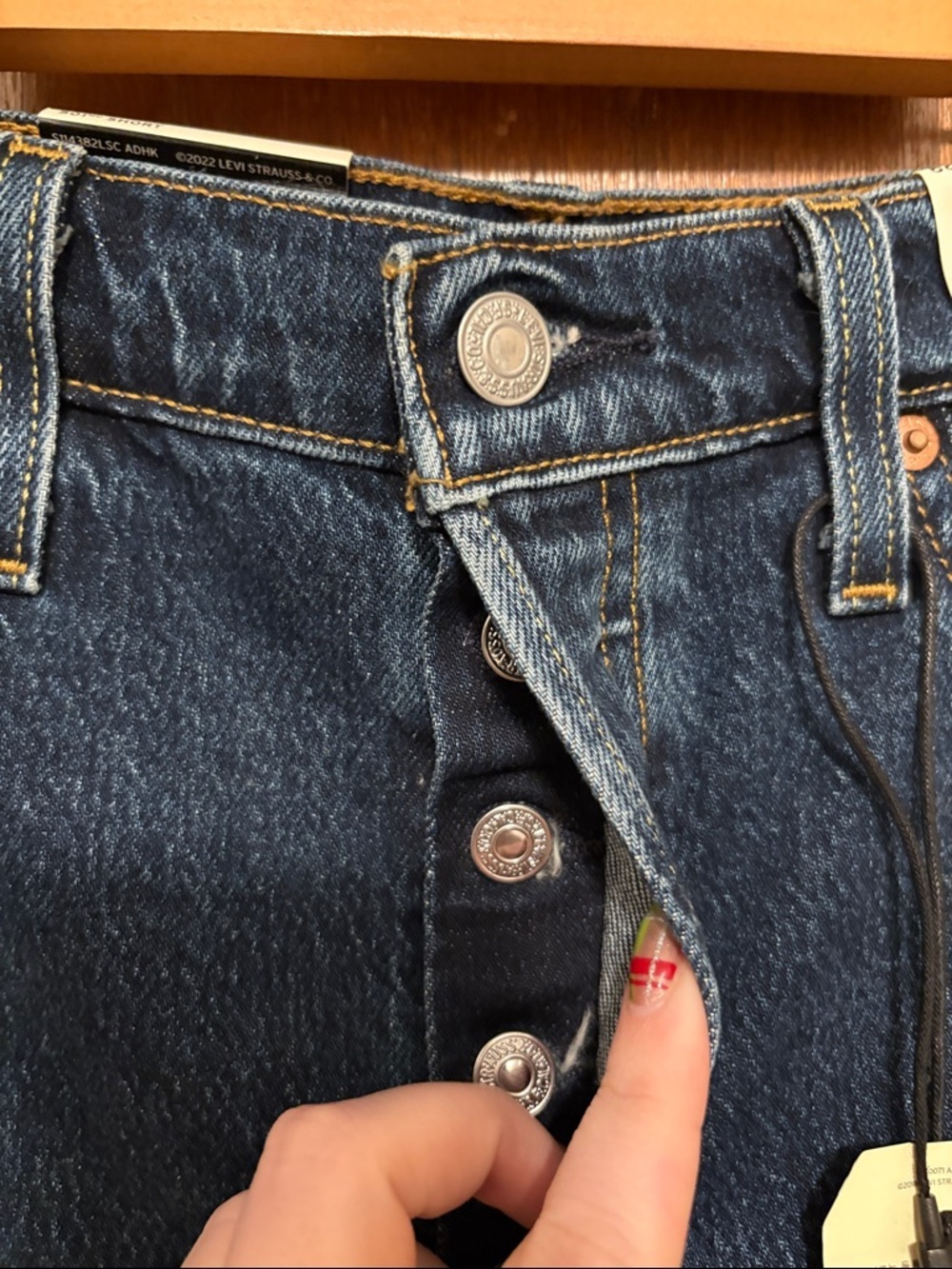 NWT Levi’s 501 Mid Thigh Shorts - Picture 6 of 13